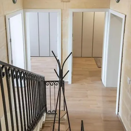شقة Stunning Views Seafront Townhouse *