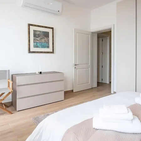 Stunning Views Seafront Townhouse * سليمة