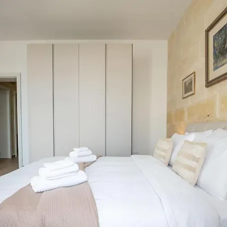 Stunning Views Seafront Townhouse * سليمة