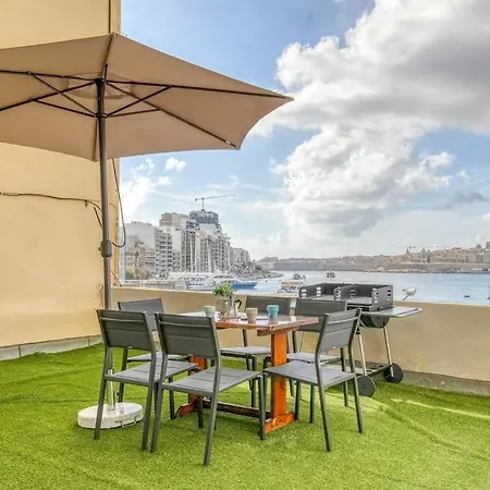 Stunning Views Seafront Townhouse Apartament *