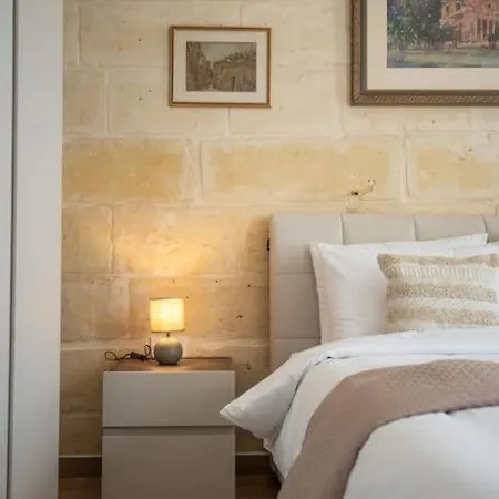 Stunning Views Seafront Townhouse * Sliema