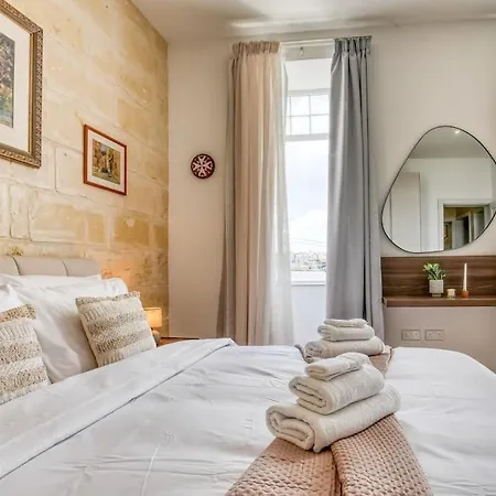 Stunning Views Seafront Townhouse شقة *