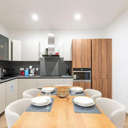 Stunning Views Seafront Townhouse شقة