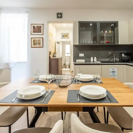 Stunning Views Seafront Townhouse * Sliema