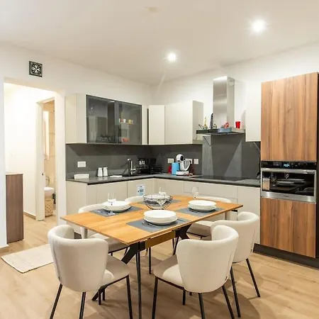 Apartament Stunning Views Seafront Townhouse Sliema