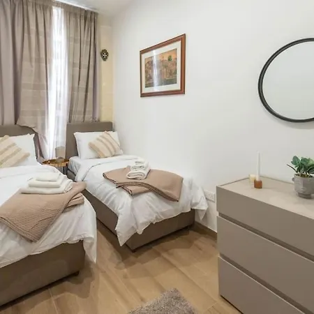شقة Stunning Views Seafront Townhouse سليمة