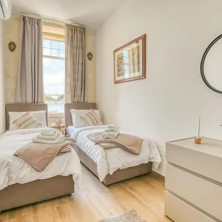 شقة Stunning Views Seafront Townhouse