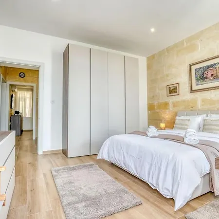 Apartament Stunning Views Seafront Townhouse Sliema