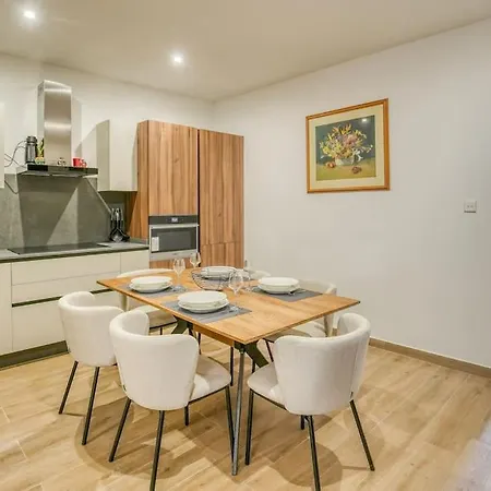 Apartament Stunning Views Seafront Townhouse *