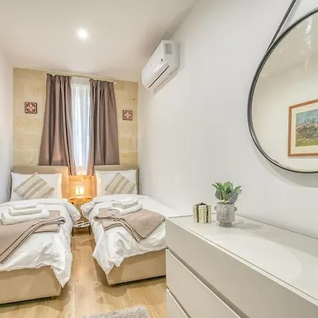 Apartament Stunning Views Seafront Townhouse Sliema